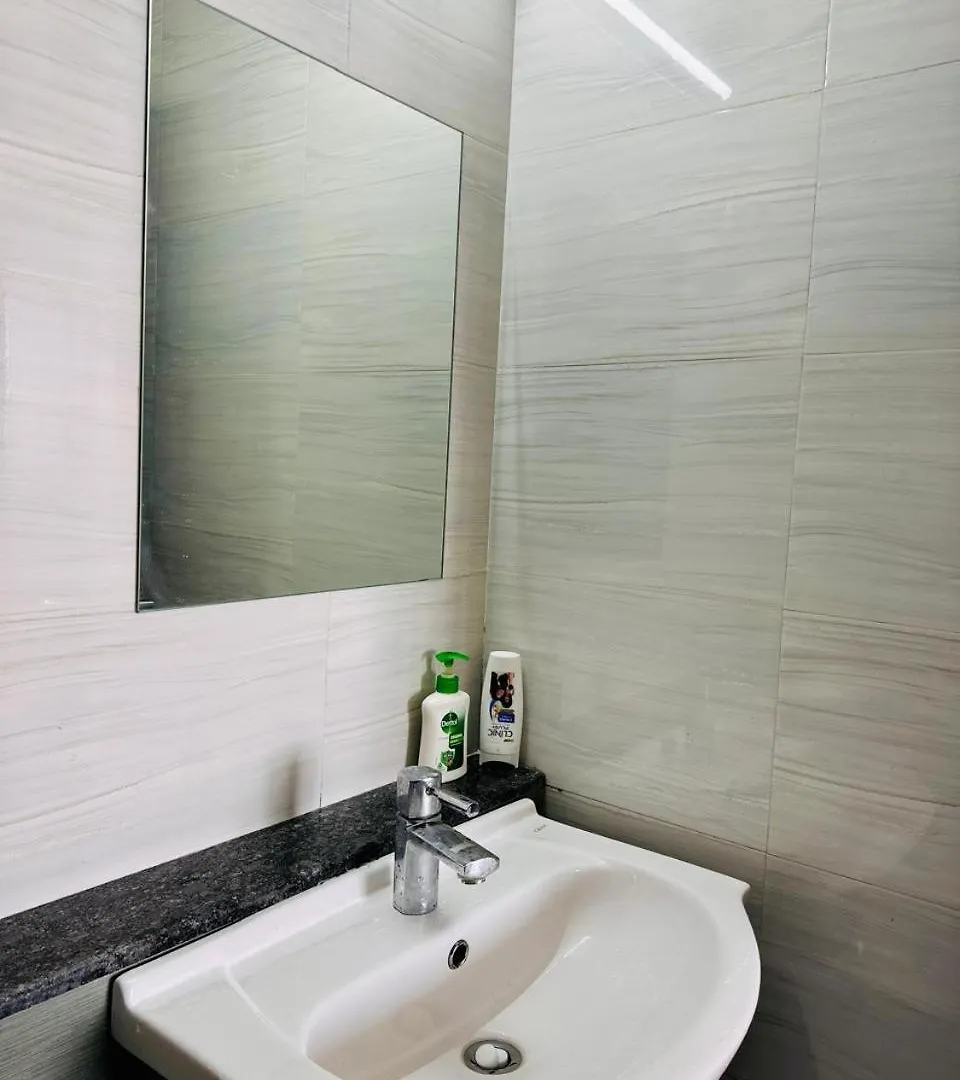 Appartement Individual 1 Bhk Flat In Society Beautiful View à Gurgaon Inde